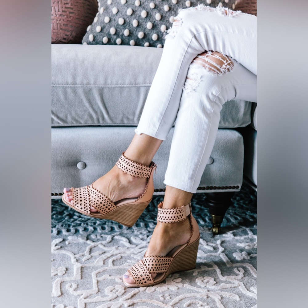 𝐉𝐄𝐅𝐅𝐑𝐄𝐘 𝐂𝐀𝐌𝐁𝐄𝐋𝐋 Leather Wedges